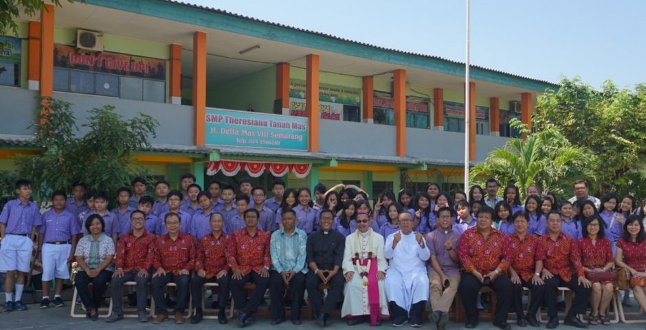 SMP Theresiana Tanah Mas